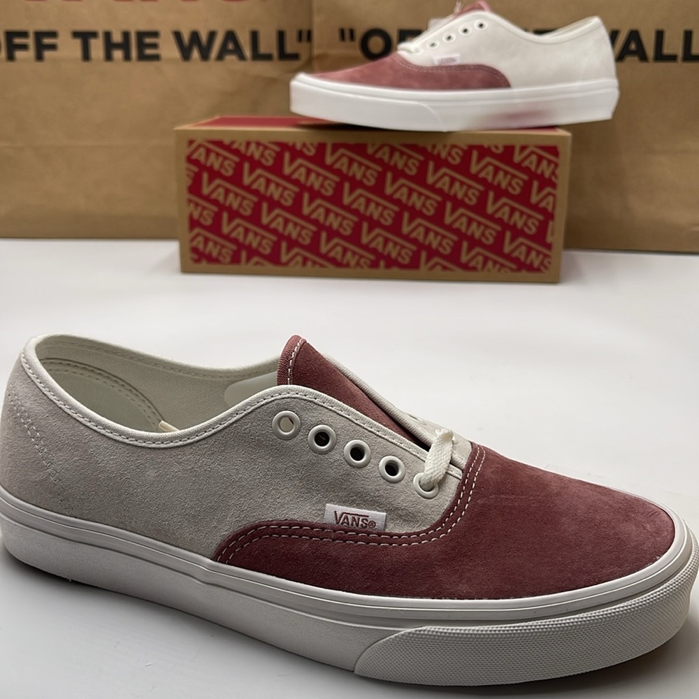 Vans Women’s Authentic Pig Suede Withered Rose
VN000BW5CHO
Sneakers - Picture 15 of 16